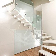Glass Straight Staircase with Laminated Tempered Glass Tread