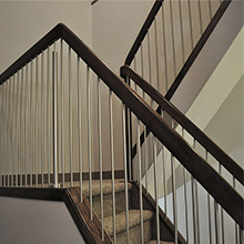 Curved wood staircase handrail stainless steel solid rod railing with details