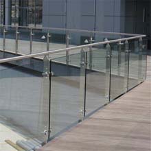 Baluster railing with tempered glass design 